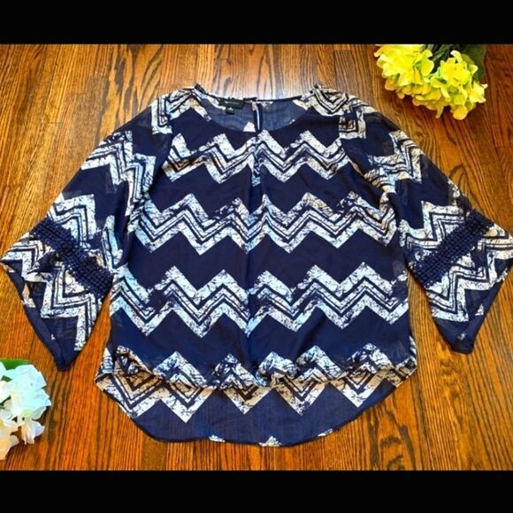🤸‍♀️3 for 12🤸‍♂️ NWT AB Studio Chevron Navy Blouse - Picture 1 of 5